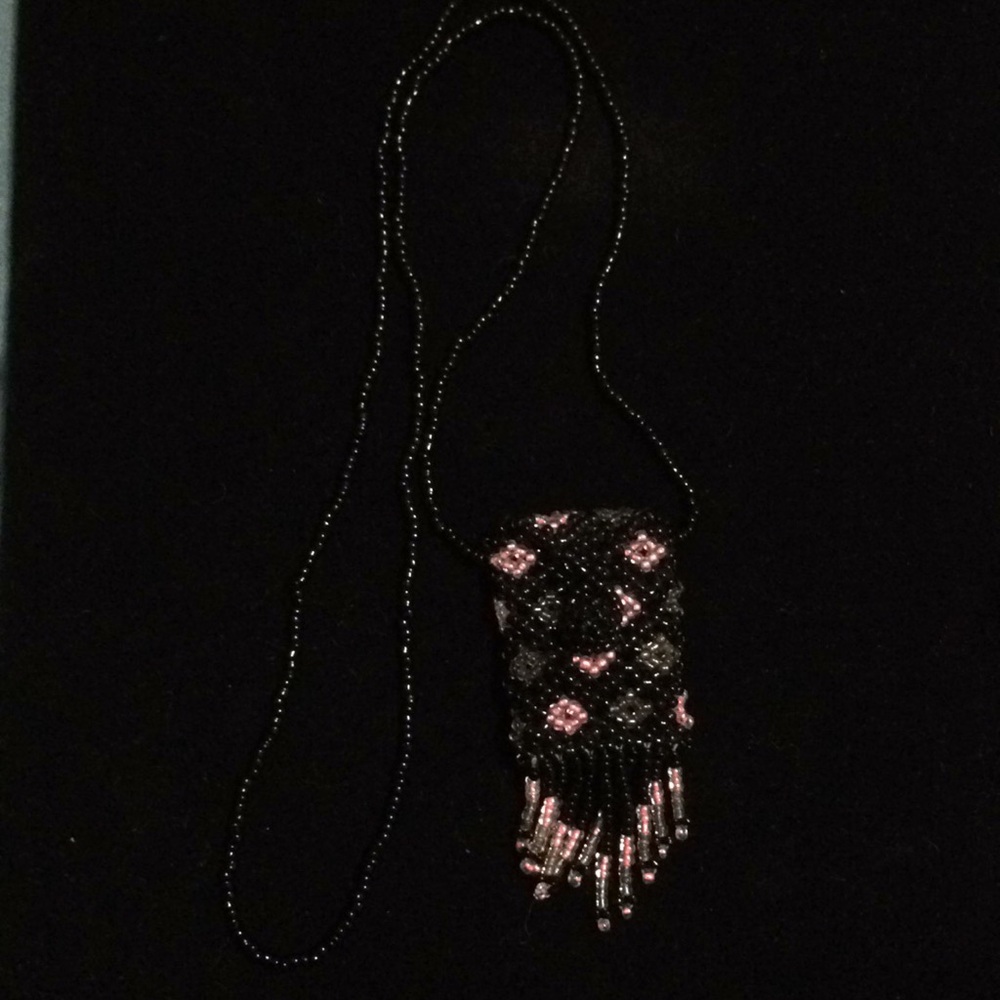 Blk and pink beaded necklace